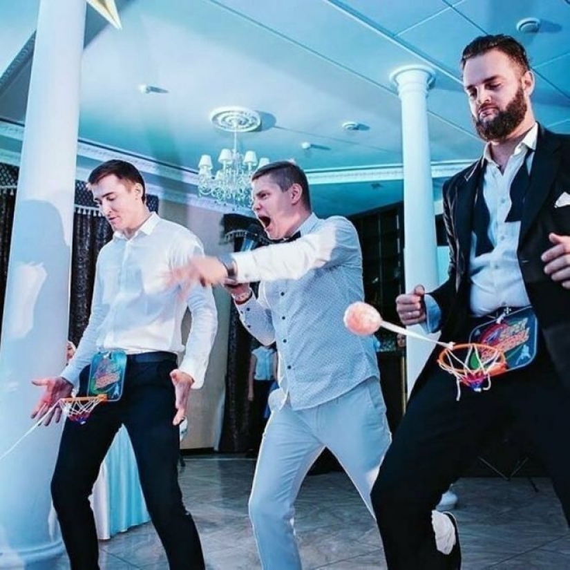 La más extraña de las competiciones en la boda: 25 fotos que todos avergonzado