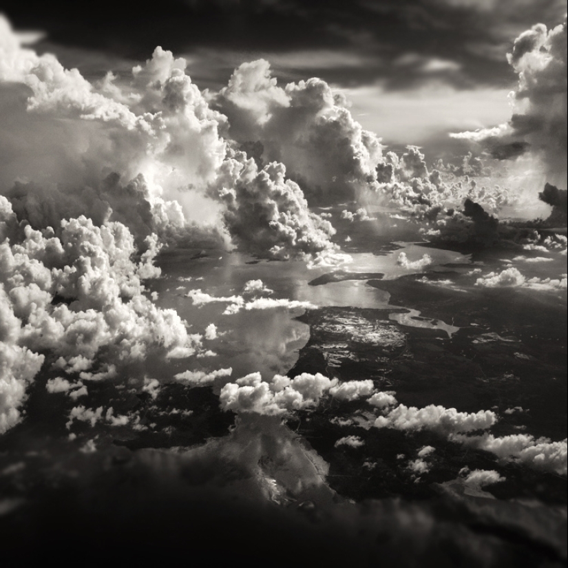 La poesía de la fotografía en blanco y negro en la obra de Hengka Koentjoro
