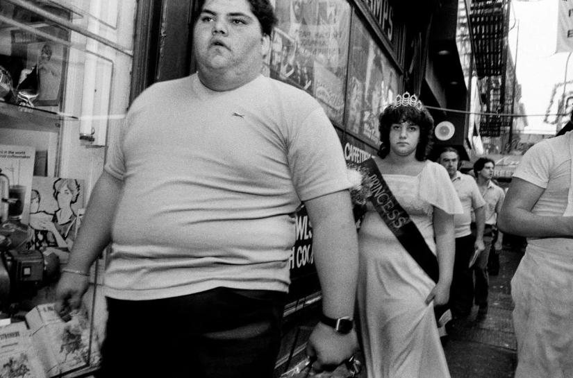 La realidad en blanco y negro de la Nueva York de los 80 en fotos de Bruce Gilden