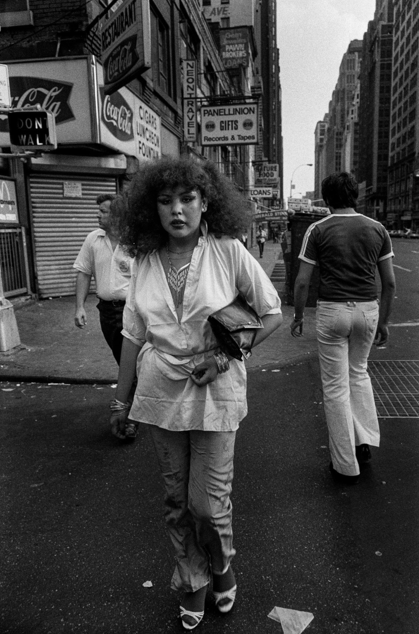 La realidad en blanco y negro de la Nueva York de los 80 en fotos de Bruce Gilden