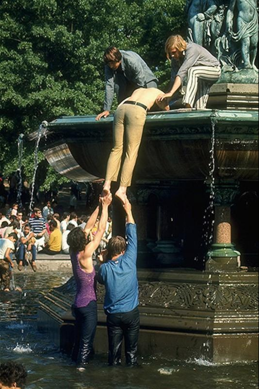 La revolución sin pantalones: cómo pasaban el rato los hippies de los años 60