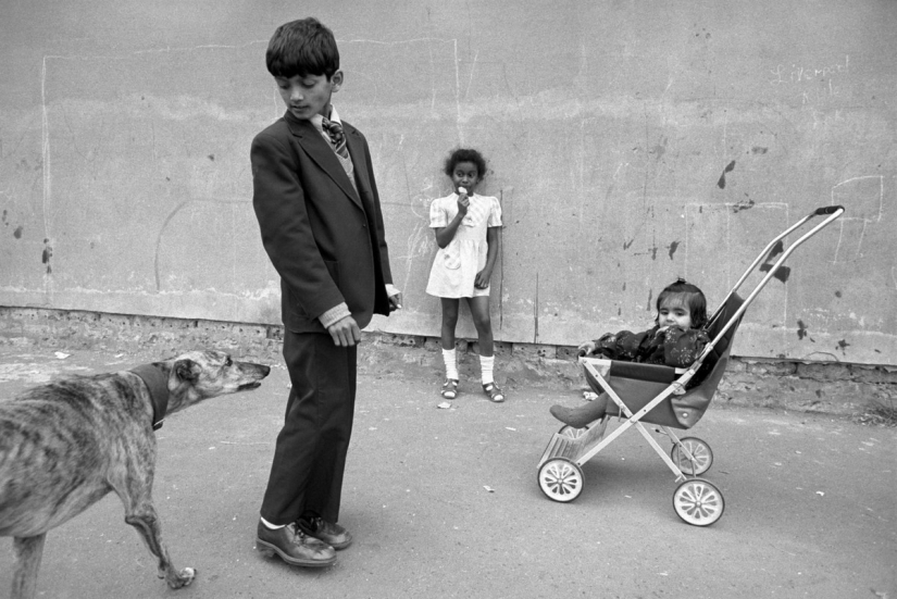 La subcultura de los años 70, la época de Margaret Thatcher y las calles de Tokio, en la fotografía social de Chris Steele-Perkins