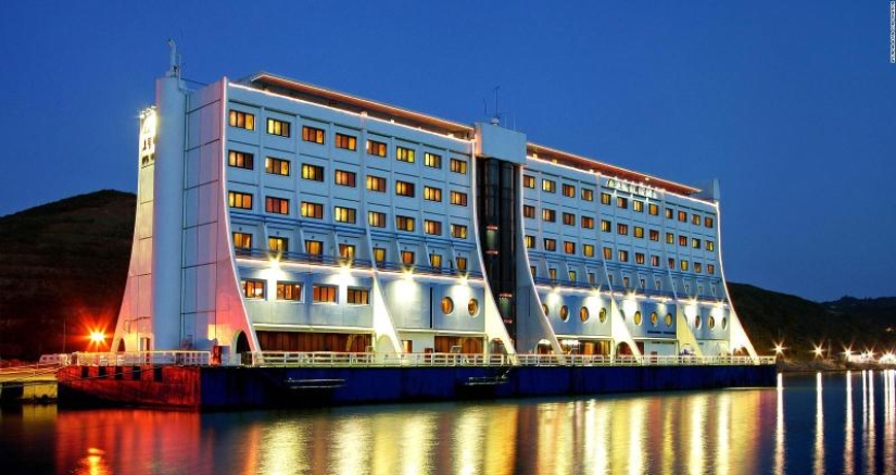 La triste historia del primer hotel flotante, que estuvo plagado de fracasos