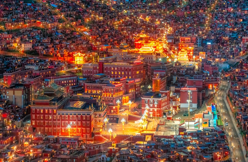 Larung Gar: 40,000 Buddhists at High Altitude