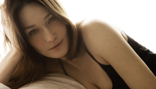 Las fotos sexy más inolvidables de Carla Bruni