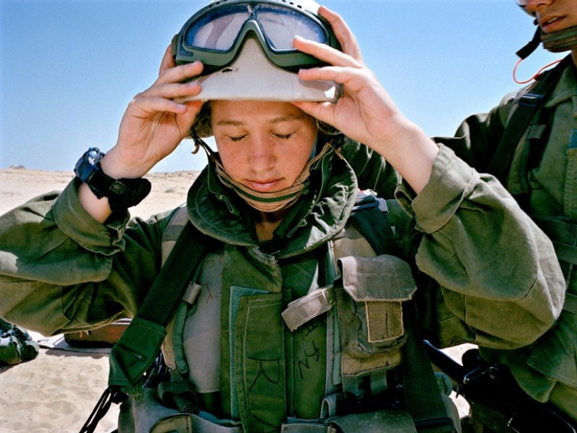 Las niñas del ejército Israelí: una mirada especial a las mujeres de los soldados en las fotos de Rachel Papo