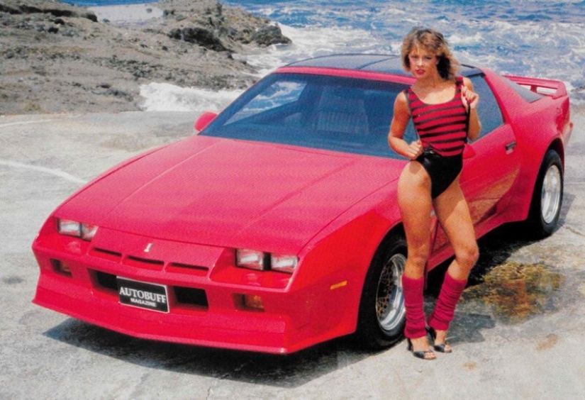 Las niñas y los coches de los 80: una colección de la emblemática revista fotos Autobuff