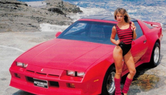Las niñas y los coches de los 80: una colección de la emblemática revista fotos Autobuff