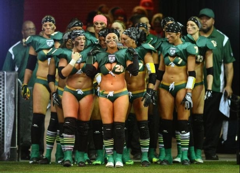 "League X— - American football, which is played by beauties in underwear