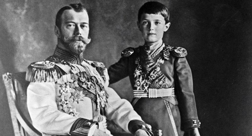 Lee vivió la familia del Emperador ruso magníficamente son y dónde están los miles de millones de los Romanov?