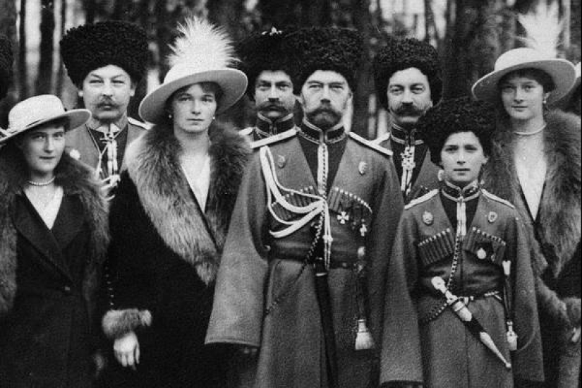 Lee vivió la familia del Emperador ruso magníficamente son y dónde están los miles de millones de los Romanov?