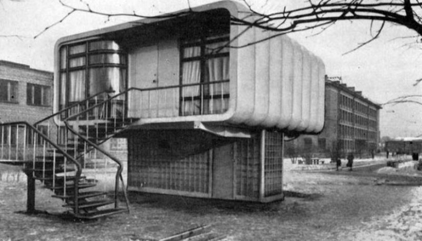 Leningrad plastic house