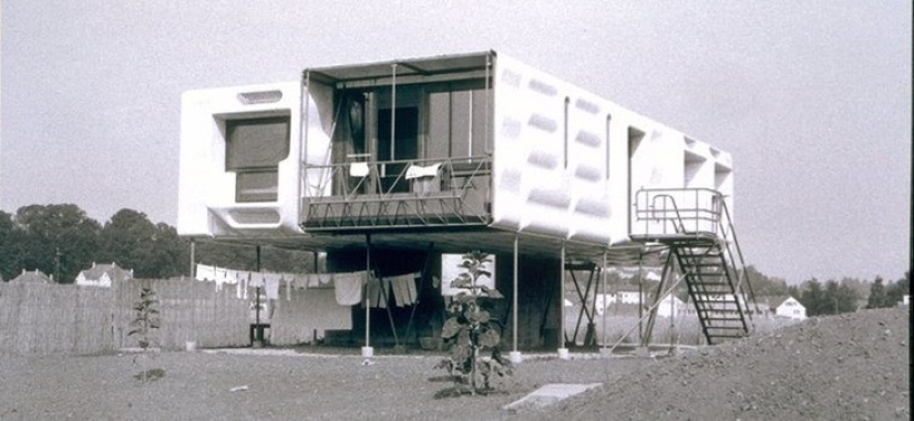 Leningrad plastic house