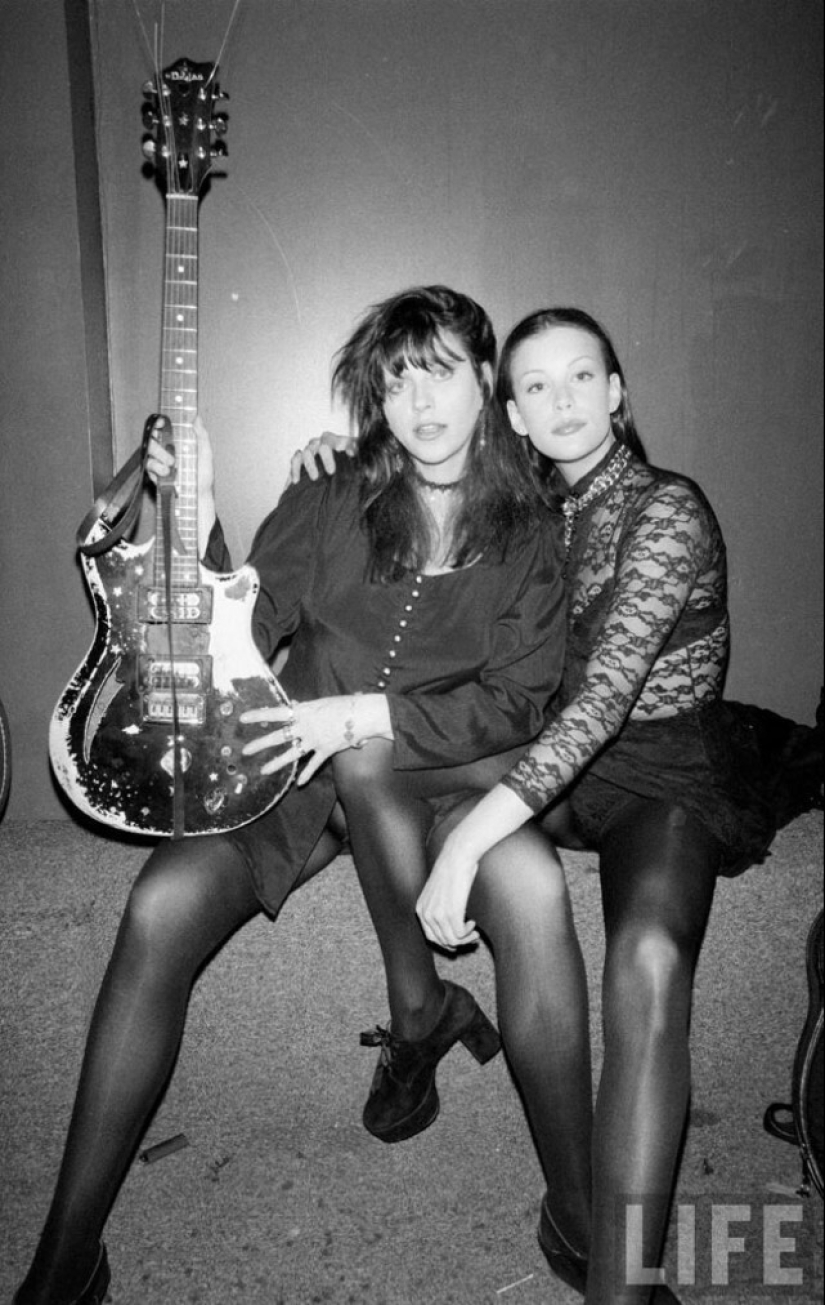 Liv Tyler, de 15 años, con su madre en fotos de David McGough en 1993