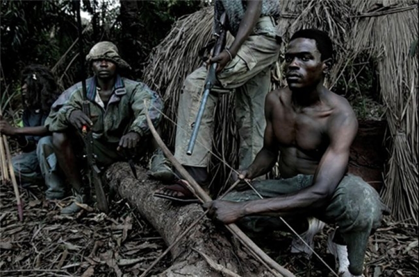 Loco "Hitler" de Uganda, Joseph Kony y su "Señor del ejército" niños asesinos