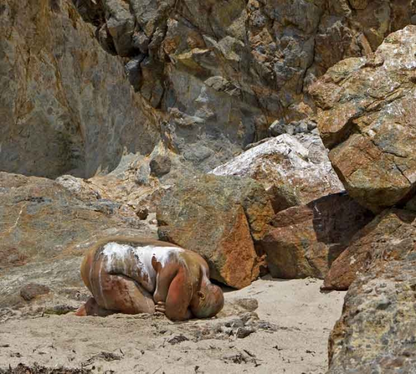 Look for a woman: nude models blend in with the landscape