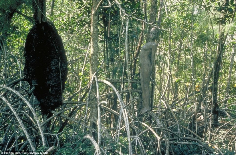 Look for a woman: nude models blend in with the landscape