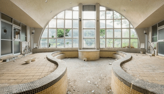 Looks like an abandoned Japanese resort and Spa