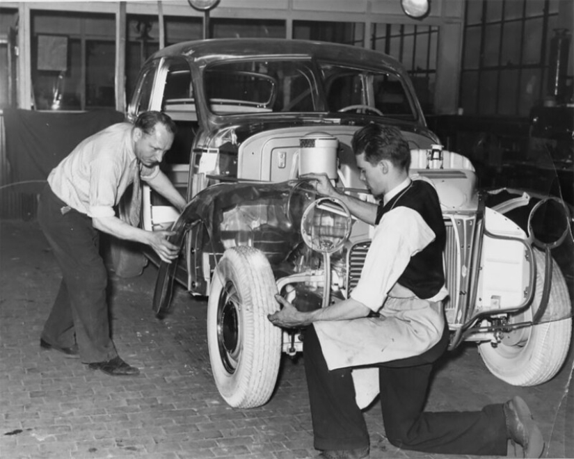 Looks like the car Ghost Pontiaс Plexiglas 1939