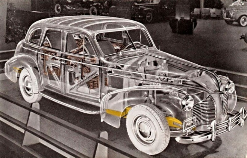 Looks like the car Ghost Pontiaс Plexiglas 1939