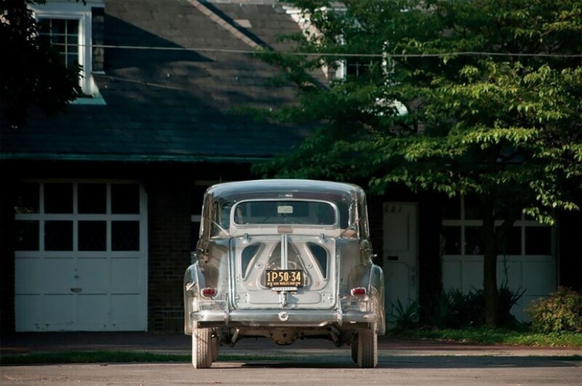 Looks like the car Ghost Pontiaс Plexiglas 1939