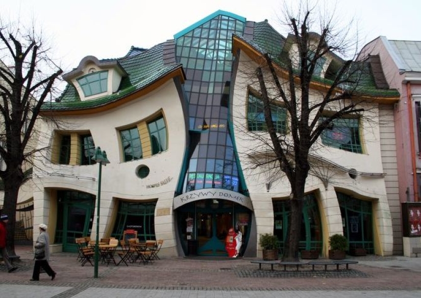 Looks like the crooked house in Sopot, Poland