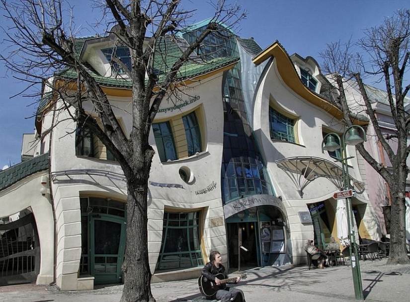 Looks like the crooked house in Sopot, Poland