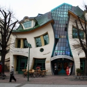 Looks like the crooked house in Sopot, Poland