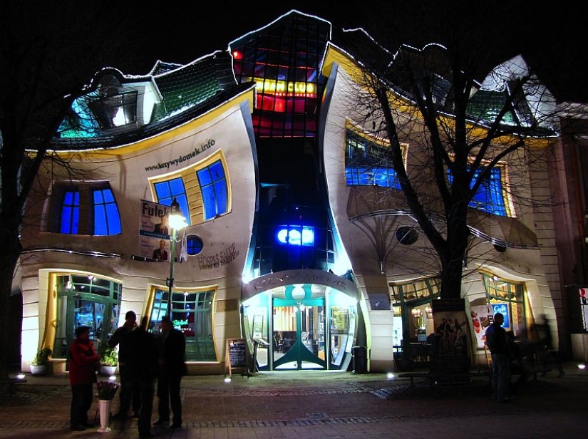 Looks like the crooked house in Sopot, Poland