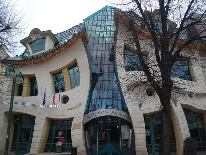 Looks like the crooked house in Sopot, Poland