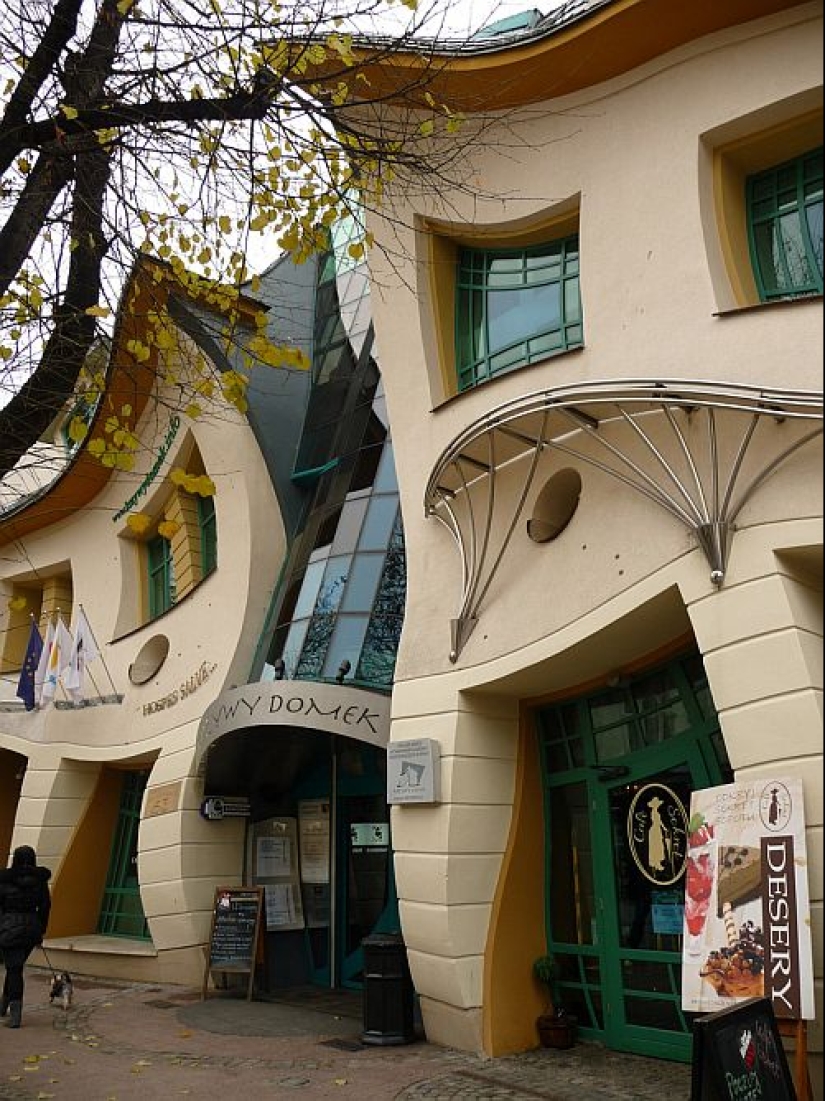 Looks like the crooked house in Sopot, Poland