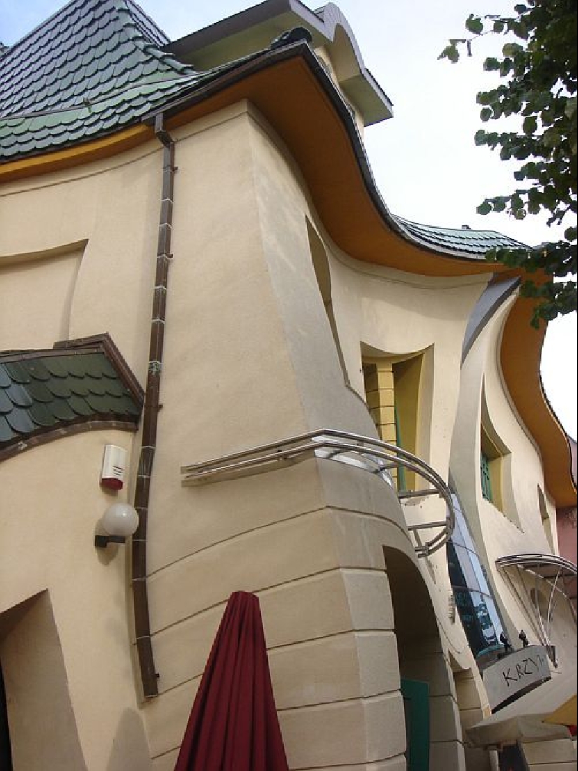 Looks like the crooked house in Sopot, Poland