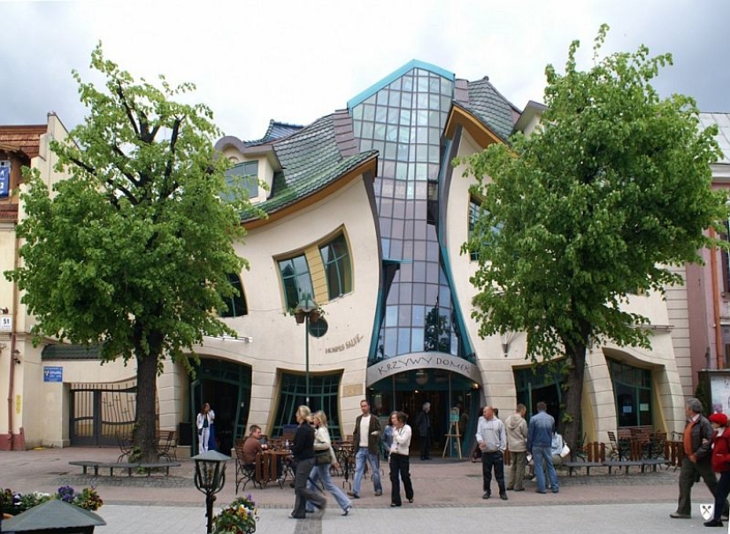 Looks like the crooked house in Sopot, Poland