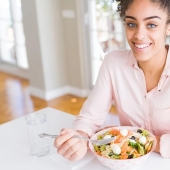 Los expertos dicen que al reducir la dieta diaria en solo 250 calorías, puede vivir más tiempo