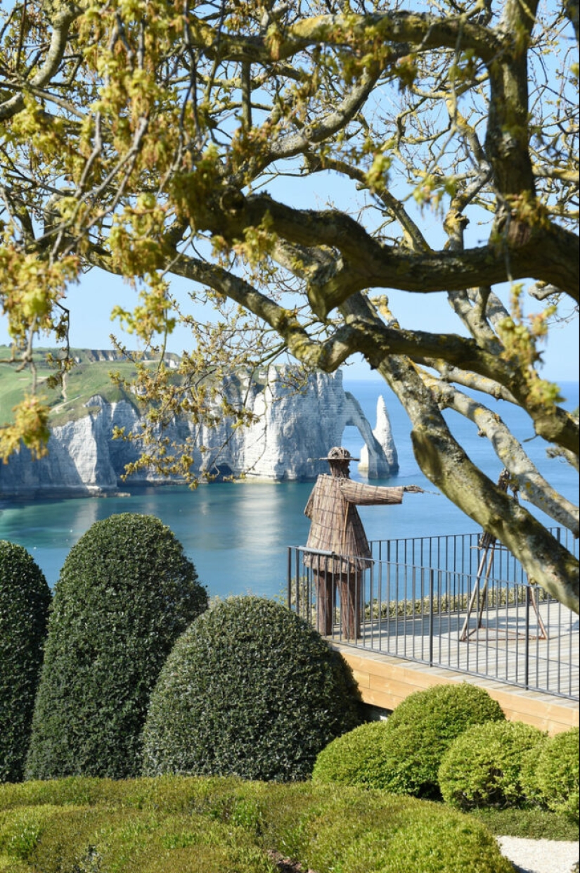 Los jardines de Etretat son un lugar increíble y loco, imbuido del espíritu de la creatividad