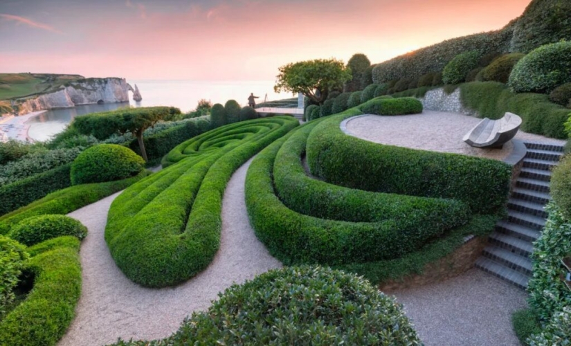 Los jardines de Etretat son un lugar increíble y loco, imbuido del espíritu de la creatividad