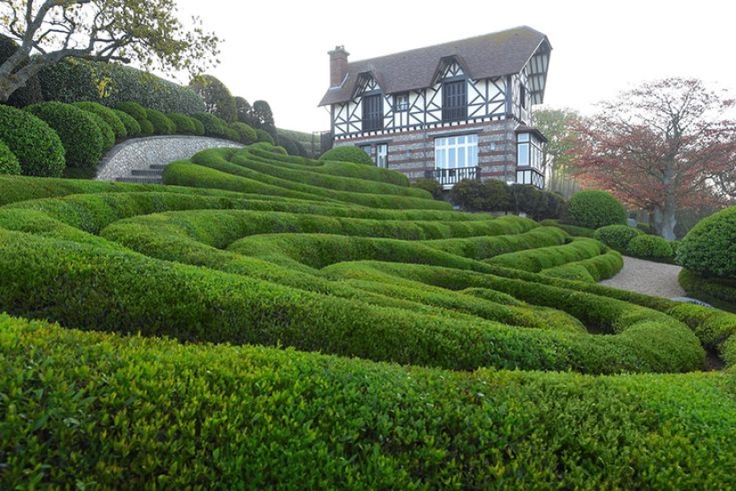 Los jardines de Etretat son un lugar increíble y loco, imbuido del espíritu de la creatividad