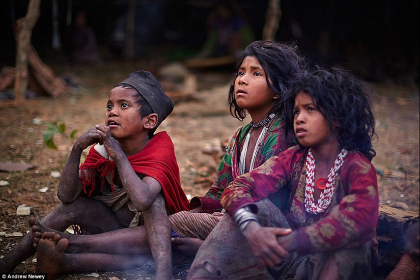 Los últimos cazadores y recolectores: la vida de una tribu primitiva en Nepal