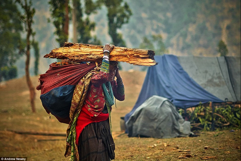 Los últimos cazadores y recolectores: la vida de una tribu primitiva en Nepal