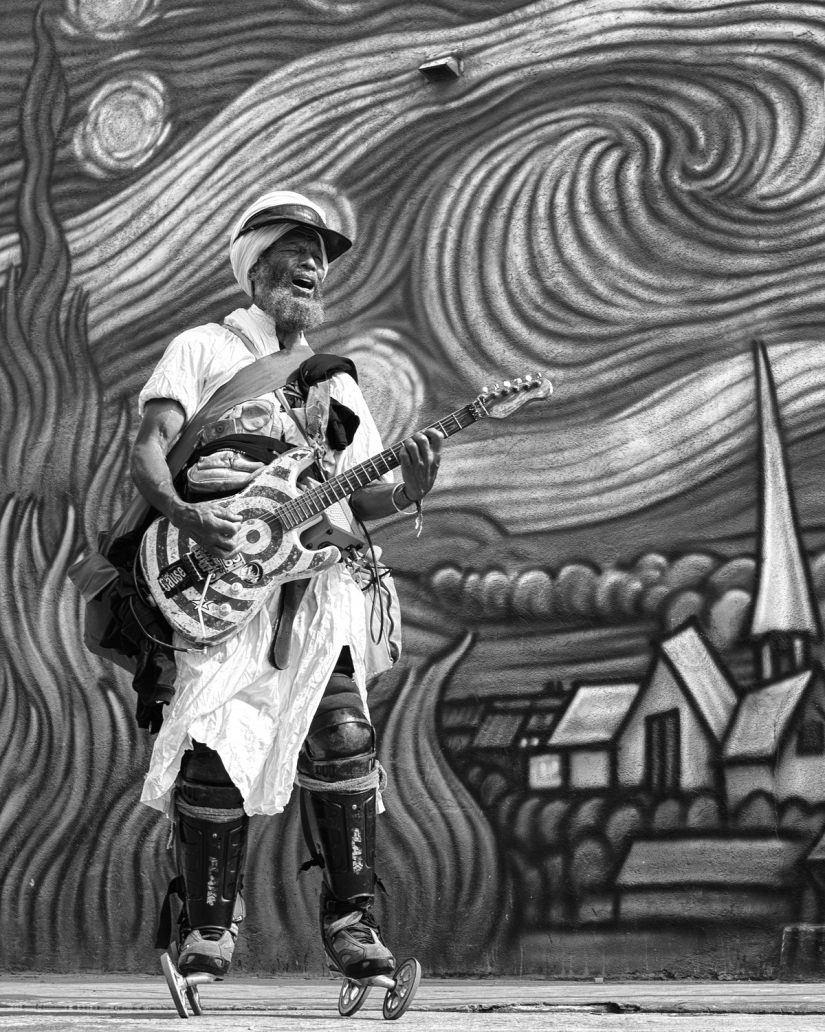 Los últimos días del paraíso bohemio: la loca playa de Venecia en la lente de un fotógrafo israelí