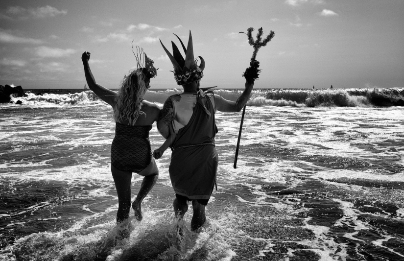 Los últimos días del paraíso bohemio: la loca playa de Venecia en la lente de un fotógrafo israelí