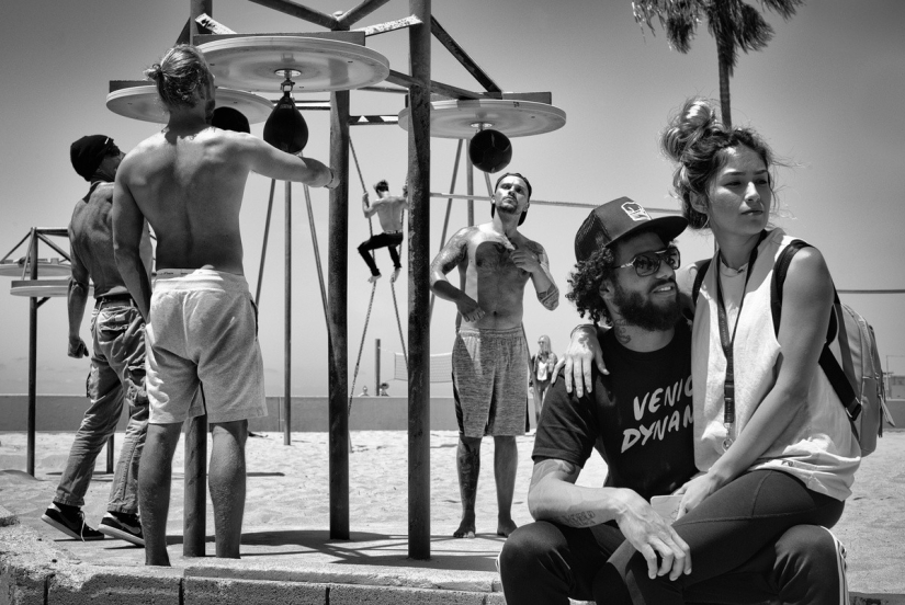 Los últimos días del paraíso bohemio: la loca playa de Venecia en la lente de un fotógrafo israelí