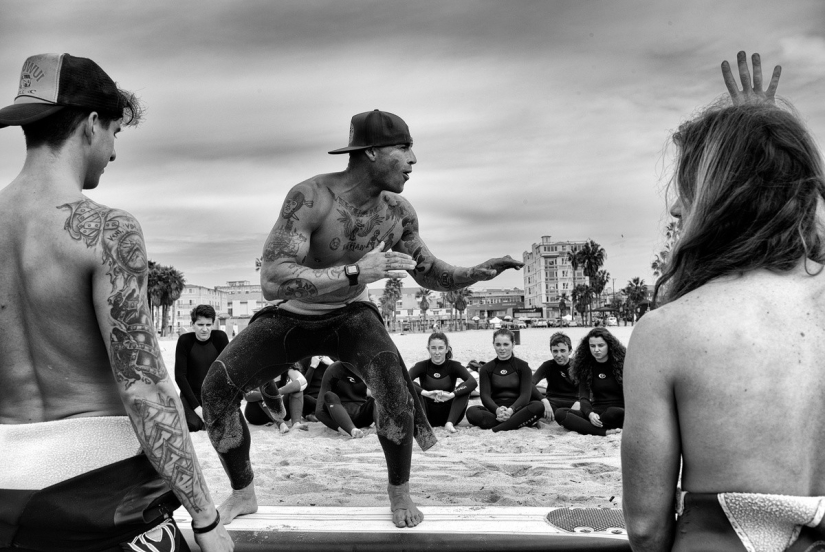 Los últimos días del paraíso bohemio: la loca playa de Venecia en la lente de un fotógrafo israelí