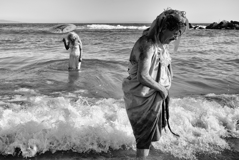 Los últimos días del paraíso bohemio: la loca playa de Venecia en la lente de un fotógrafo israelí