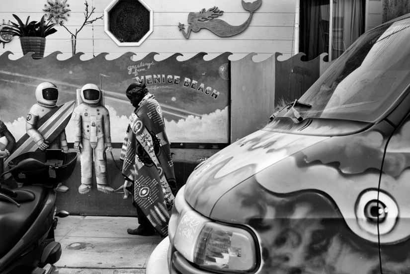 Los últimos días del paraíso bohemio: la loca playa de Venecia en la lente de un fotógrafo israelí