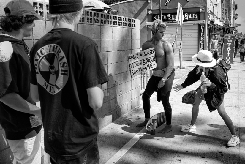 Los últimos días del paraíso bohemio: la loca playa de Venecia en la lente de un fotógrafo israelí