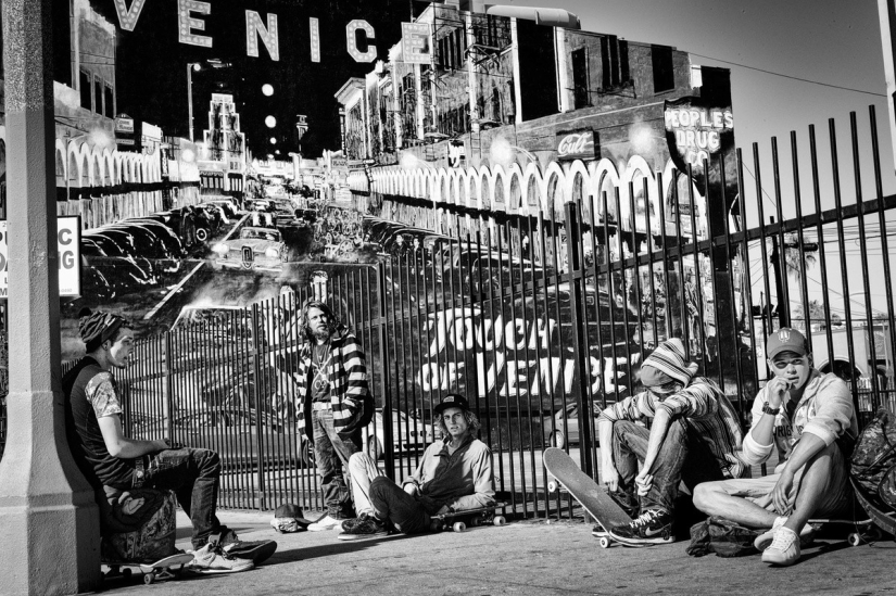 Los últimos días del paraíso bohemio: la loca playa de Venecia en la lente de un fotógrafo israelí