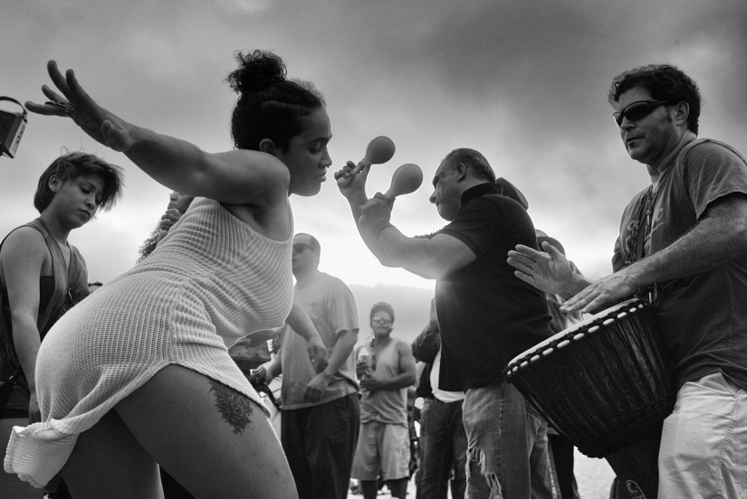 Los últimos días del paraíso bohemio: la loca playa de Venecia en la lente de un fotógrafo israelí