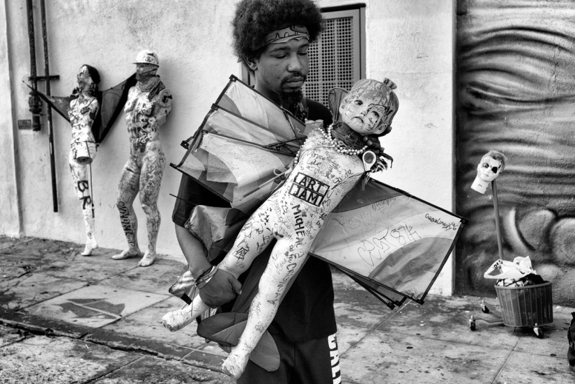 Los últimos días del paraíso bohemio: la loca playa de Venecia en la lente de un fotógrafo israelí