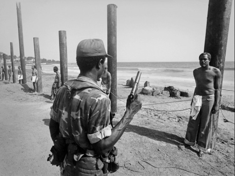 Los maníacos liberianos Samuel Doe y Charles Taylor, o la Historia de una Democracia fallida